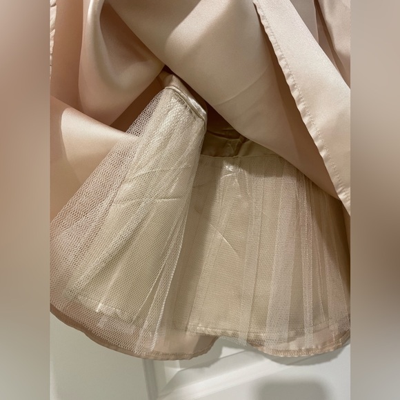 Cute evening dress worn once or twice. Very classy. Size M. - Picture 4 of 5